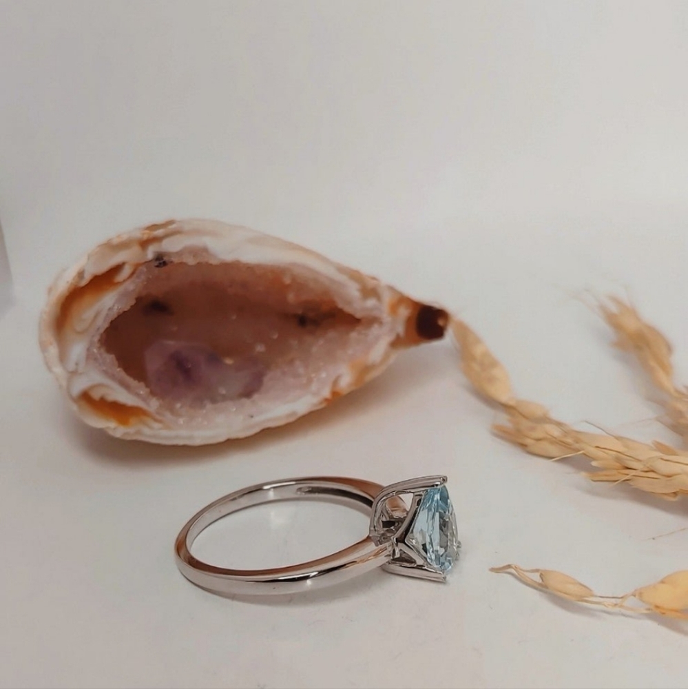 10kt Aquamarine Ring